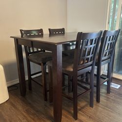 Dining Table & Chairs