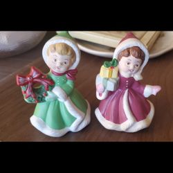 VINTAGE CHRISTMAS CERAMIC CAROLERS 