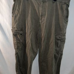 Mens 42x28 army green Old Navy Cargo Khakis khaki pants 