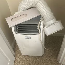 Black + Decker Floor Air conditioner With Dehumidifier And Fan Mode