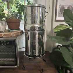 Travel Berkey Water Filter (Filters 1.5 Gallons – 18″ Tall) with stand CURRENTLY SOLD OUT ONLINE