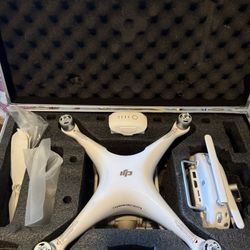 🚁 DJI Phantom 4 Drone + Remote + Hard Case – Excellent Condition
