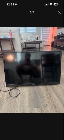 32” Insignia Tv with Wall Mount