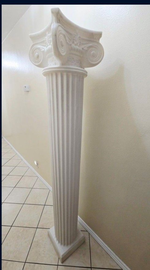Plastic History Pedestal Column