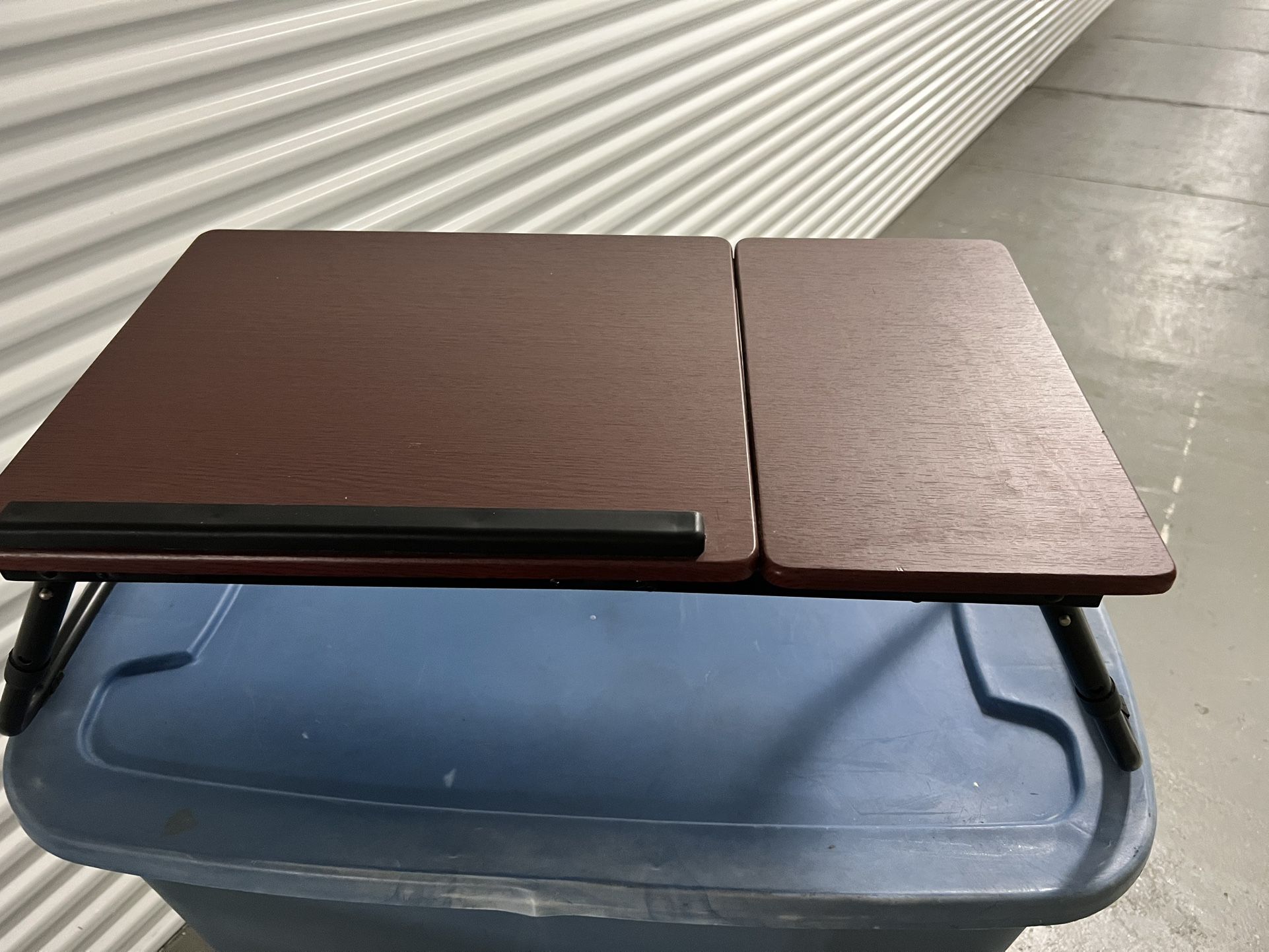 Laptop/tablet Table