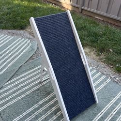 Indoor Wooden Dog & Cat Ramp in Rustic White