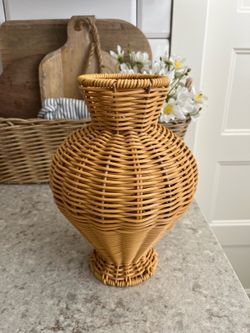 Wicker vase $12