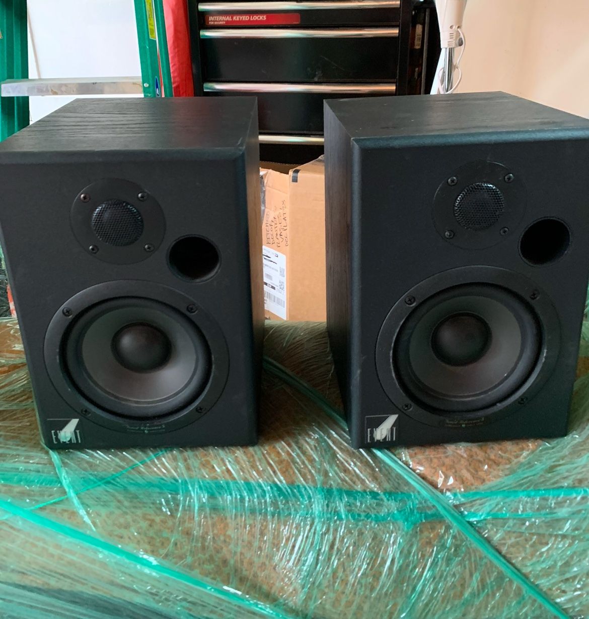 event tr5 powered studio monitors