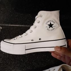 Converse Platform womens 7.5 Great Condition 