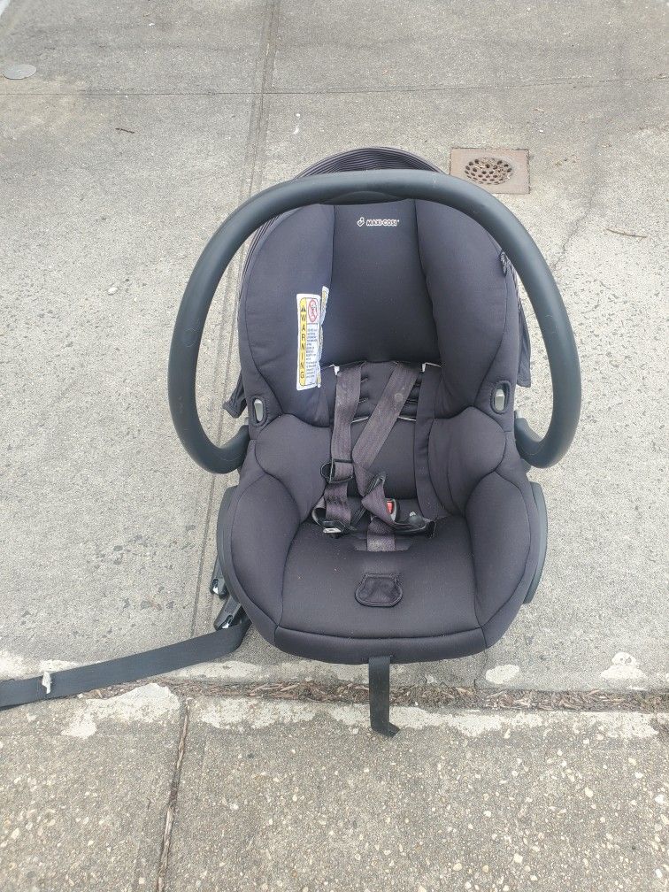 Maxi Cosi Brand Car Seat And Base