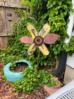 Wisconsin artist metal yard art
