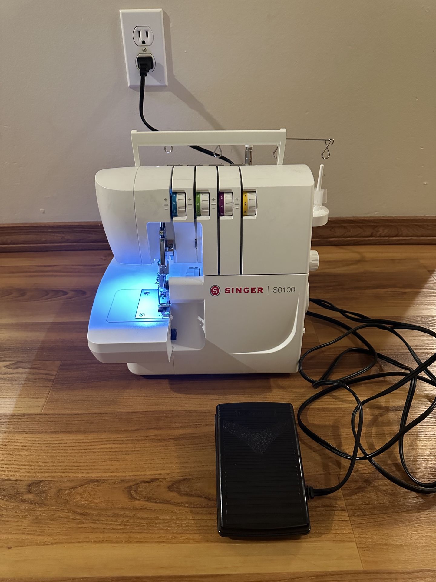 Singer S0100 Overlock Sewing Machine