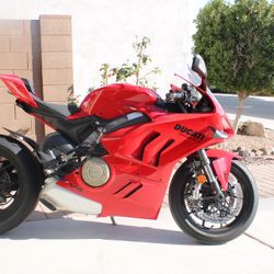 2024 Ducati Panigale V4