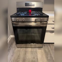 Midea Freestanding Gas Range, Black Finish - Like New - 2025 – Louisville, KY
