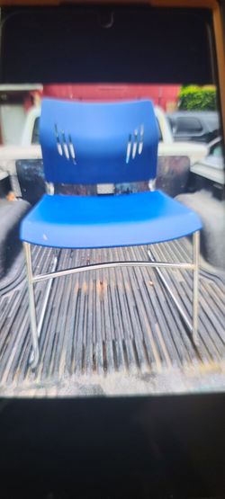 BLUE OFFICE  OR KID'S ROOM CHAIR