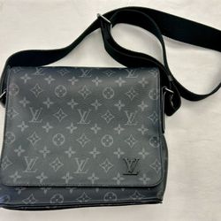 Louis Vuitton Monogram District PM Crossbody M45272 Pre-owned