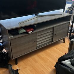 Entertainment center 