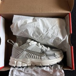 PS Nike Vomero 5