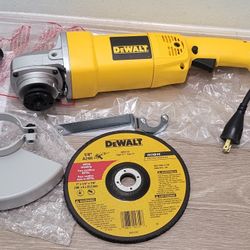 DEWALT 13 AMP 7" 8500 RPM MEDIUM ANGLE GRINDER 