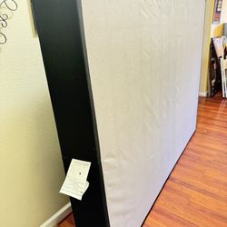 Bed Frame In Good Condition. Frame Para Cama De 60 Por 79 Pulgadas.