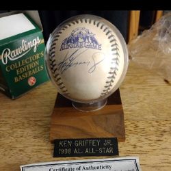 Ken Griffey Jr And Willie Mays Signed Baseballs With COA and Display Case 