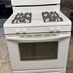 Gas Range / Stove - White
