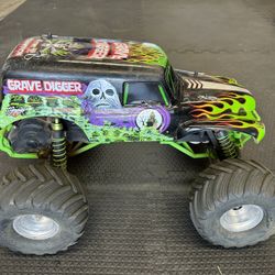 TRAXXAS GRAVE DIGGER