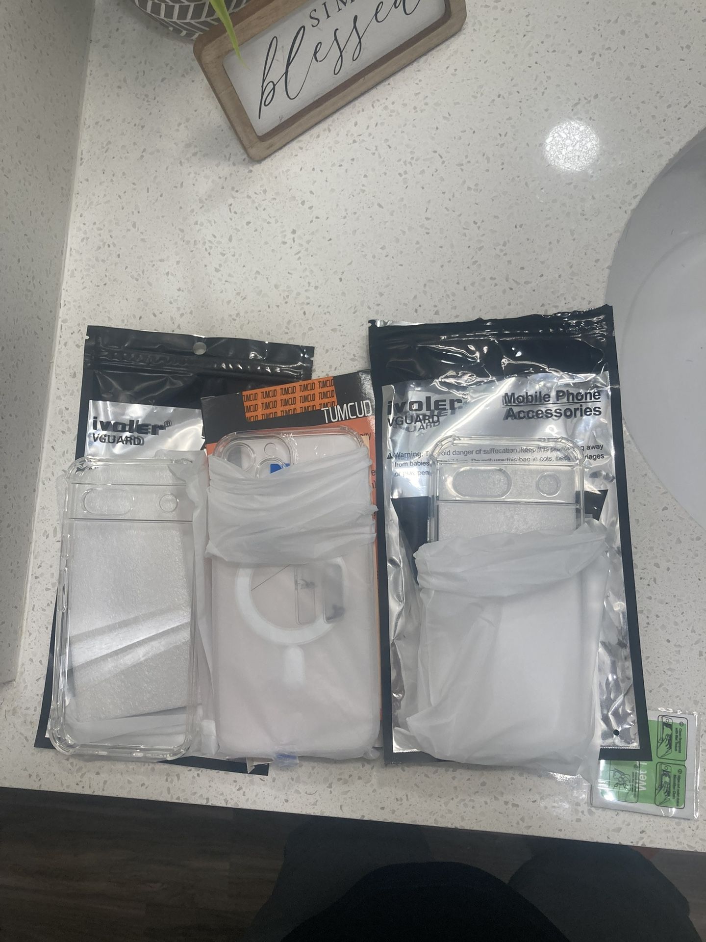 Various iPhone cases and scren protector-3 count