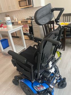 Electric wheelchair