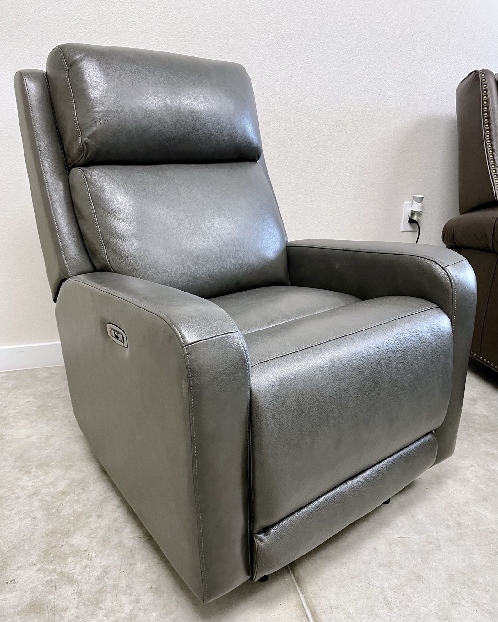 WAREHOUSE CLEARANCE | Arnie Leather Power Glider Recliner, Gray