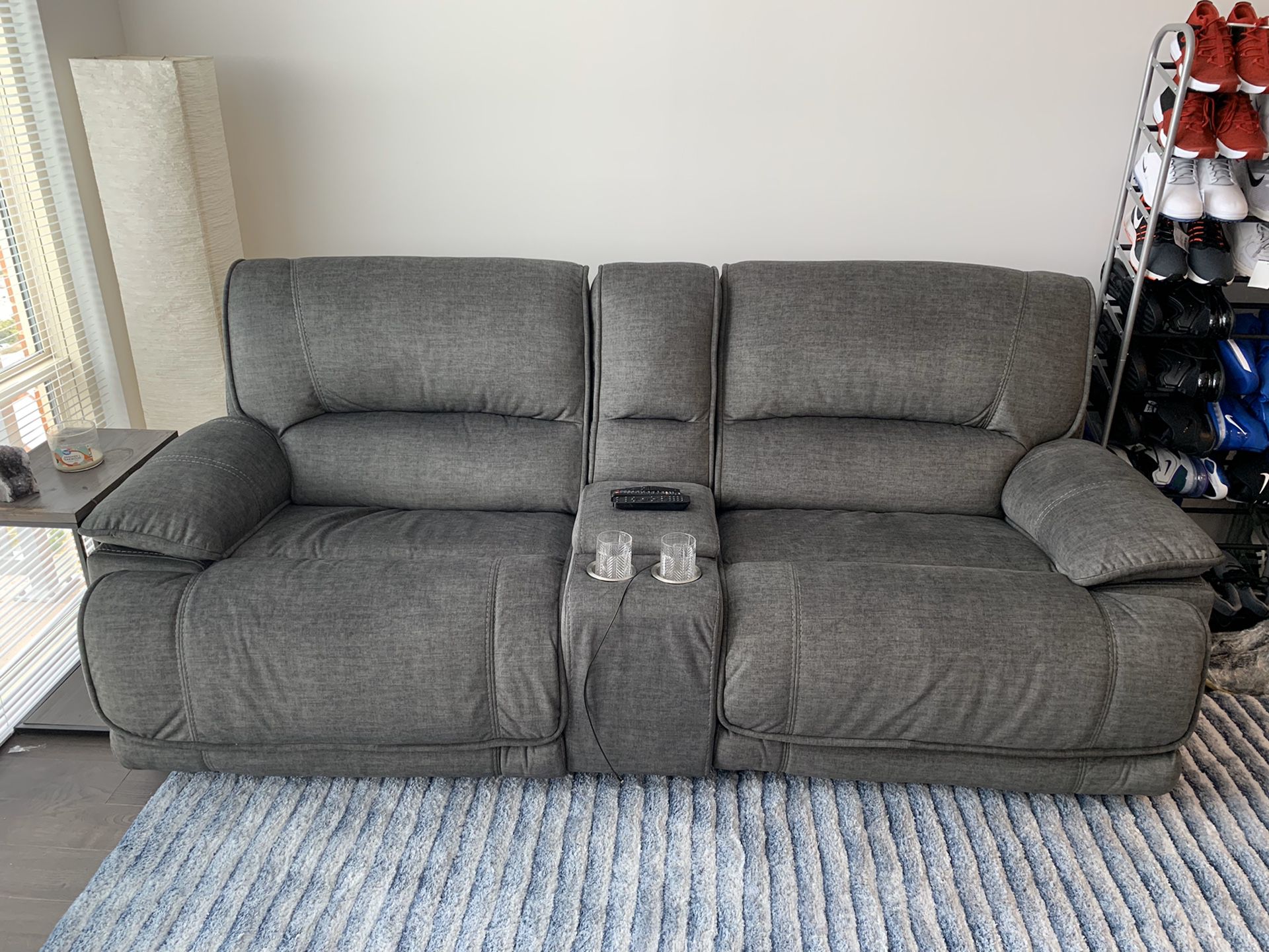 (NEW) Powered Double Wide Recliner with chargers!