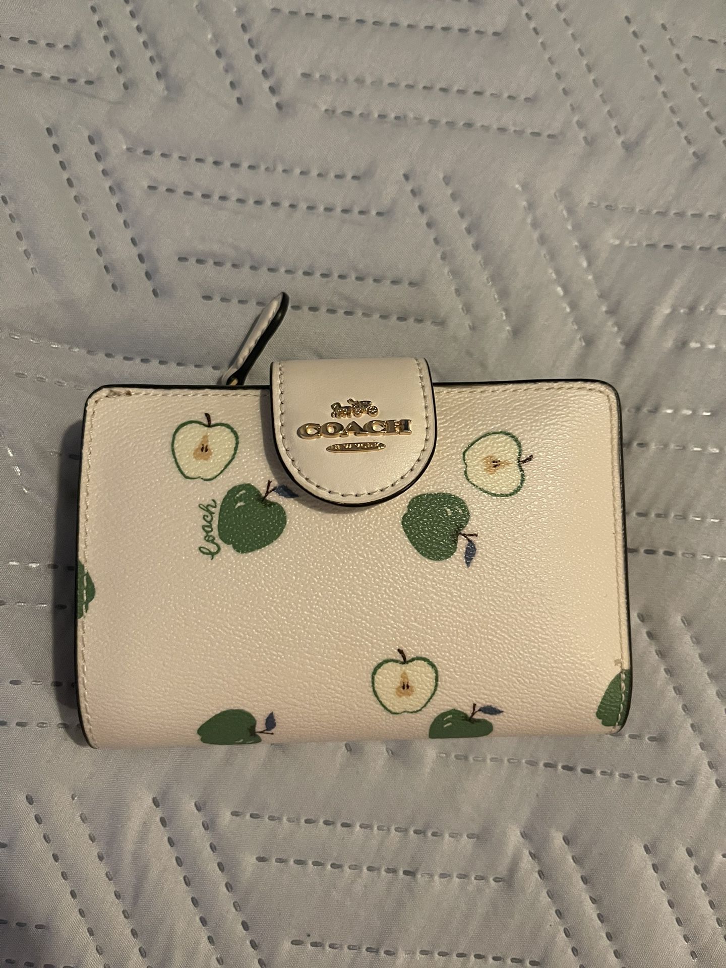 Coach - Small Trifold Apple Wallet