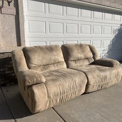 CURB ALERT Lazyboy Dual Recliner Couch Lays Flat Super Comfy