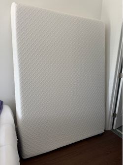 Like New Lucid Surecool 12” Gel Memory Foam Queen Mattress