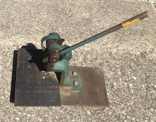 Vintage Roper Whitney sheet metal hole punch press with dies portable die