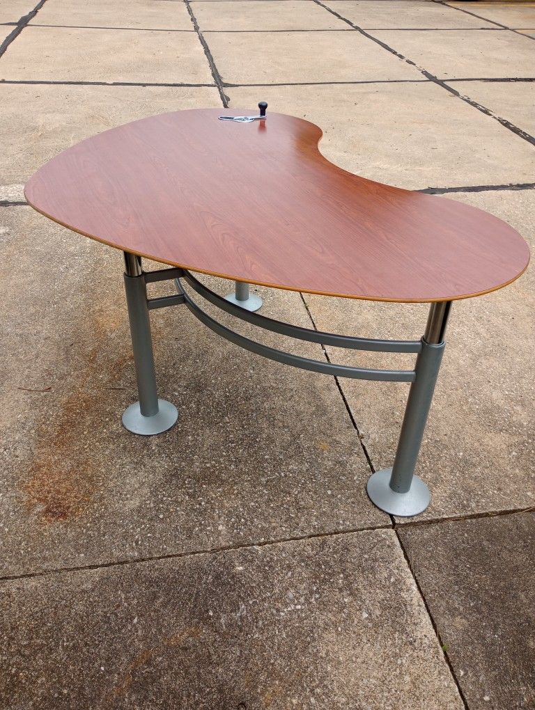 Adjustable Office Table