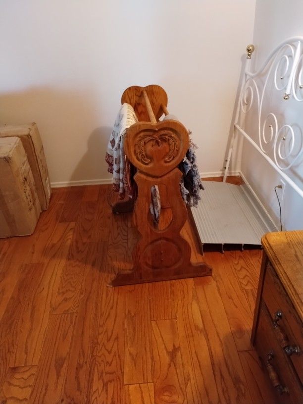 Solid Oak Comforter Rack
