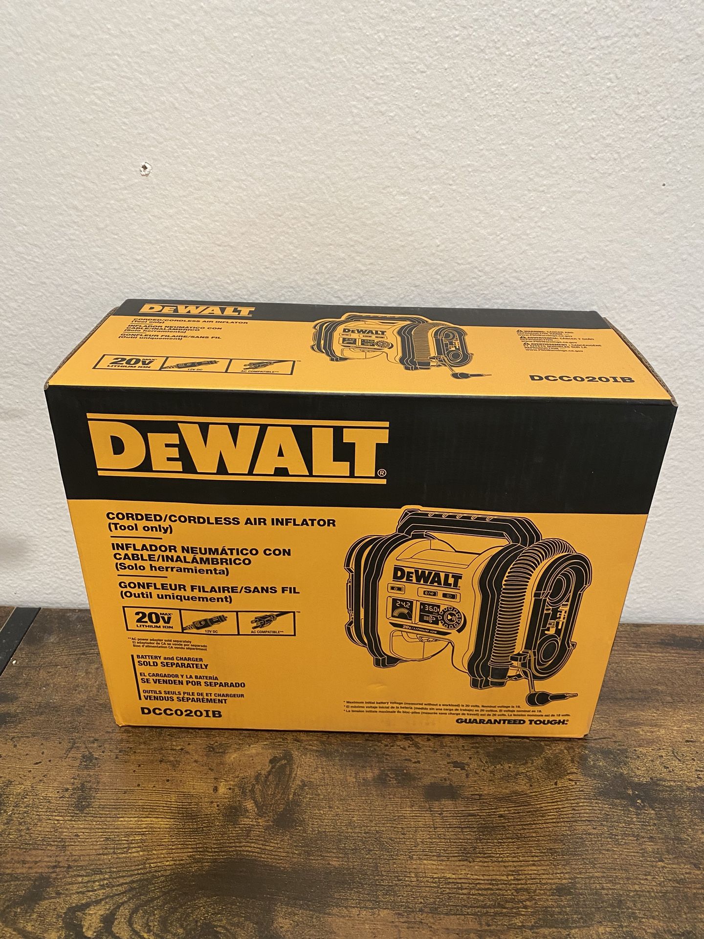 DEWALT - 20V MAX Cordless Electric Portable Inflator (Tool Only)