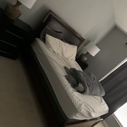 Queen Size Mattress (box Spring Included)