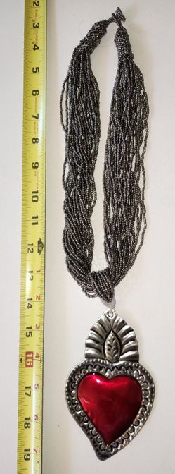 BEEDED NECKLACE WOTH TIN HEART