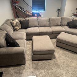 Four Piece Sectional Corner Couch With Two Ottomans 