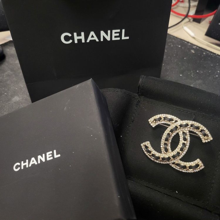 Chanel COCO Mark B21K Brooch Gold Plated x Rhinestone x Leather Champagne  Gold for Sale in Irwindale, CA - OfferUp