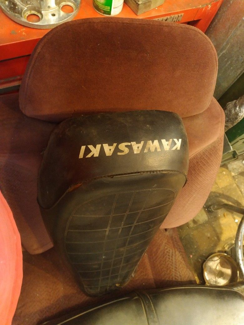 Kawasaki Kz400 An Honda Motorcycle Seats Good Shape Not Sure Of The Year