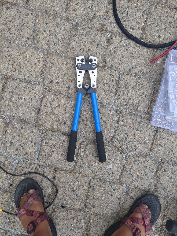 Wire crimper