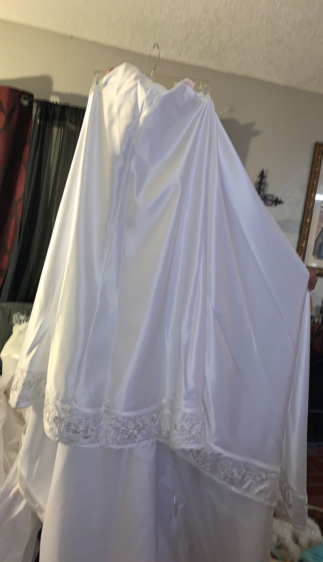 Wedding dress tail