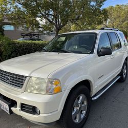 2004 Ford Explorer