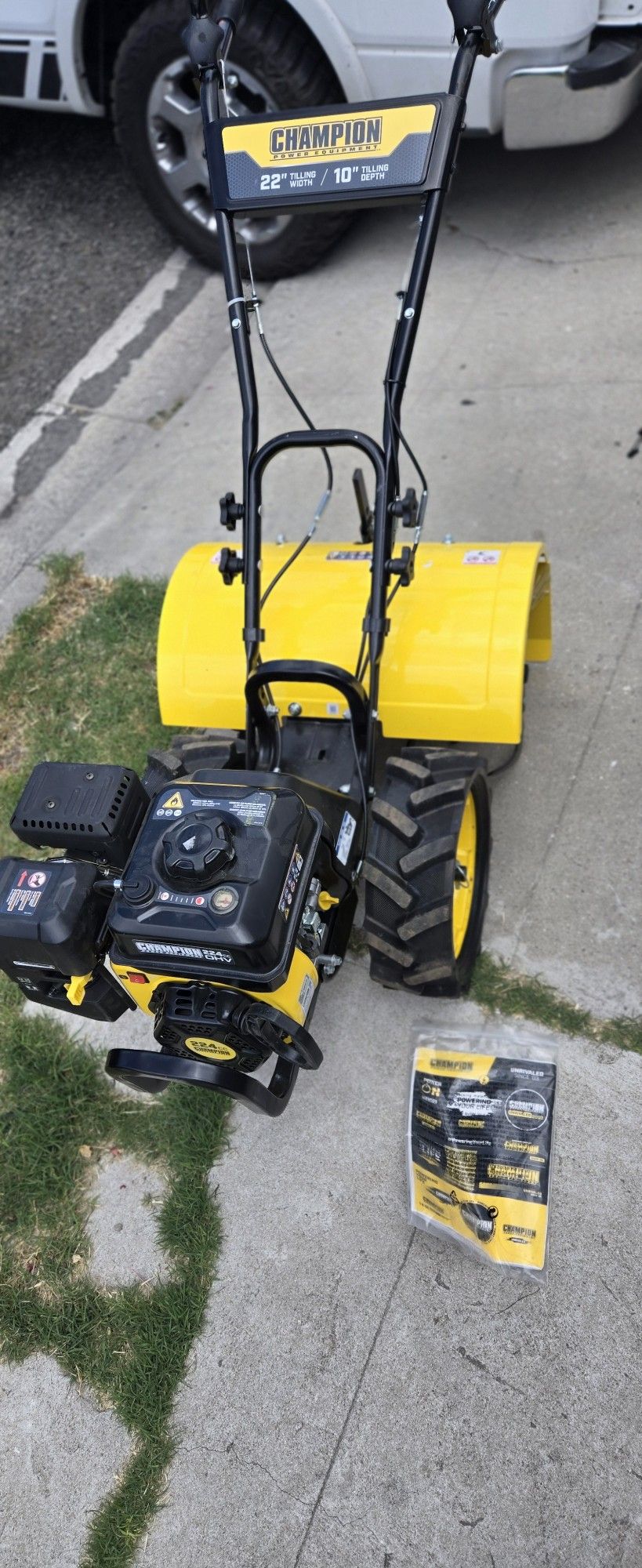 Champion Tiller Gas 22 Inch