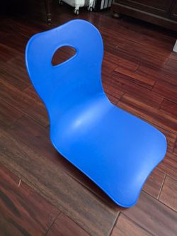 Flexible floor seat