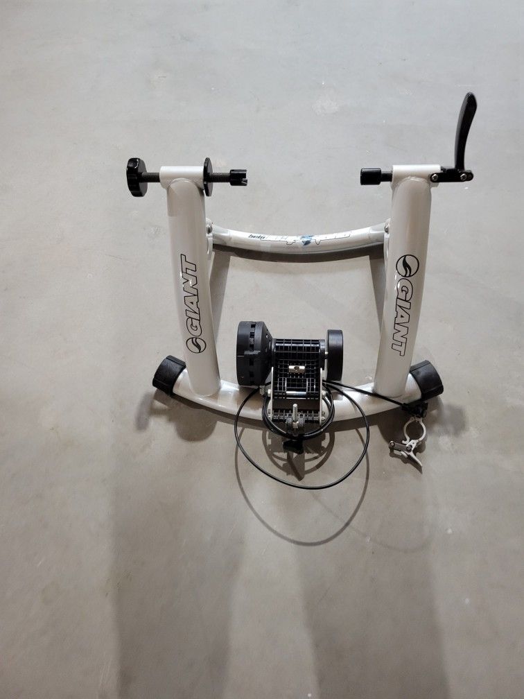 Giant Stationary Bike Stand