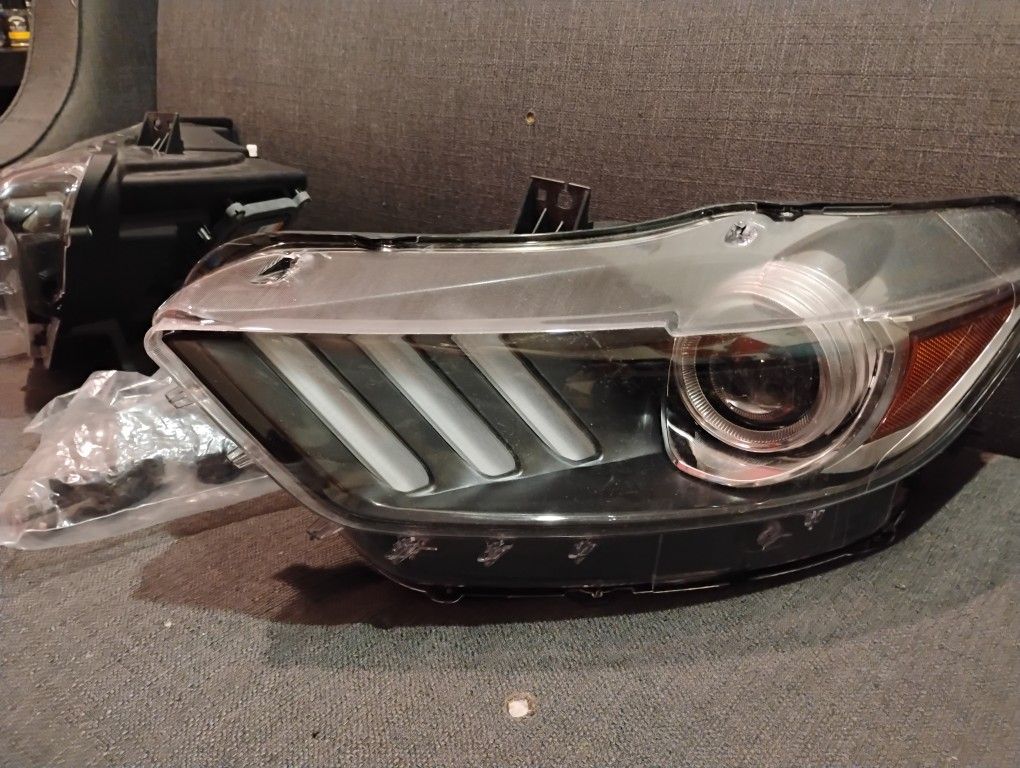 Driver And Passenger Headlights 2016-19 Ford Mustang